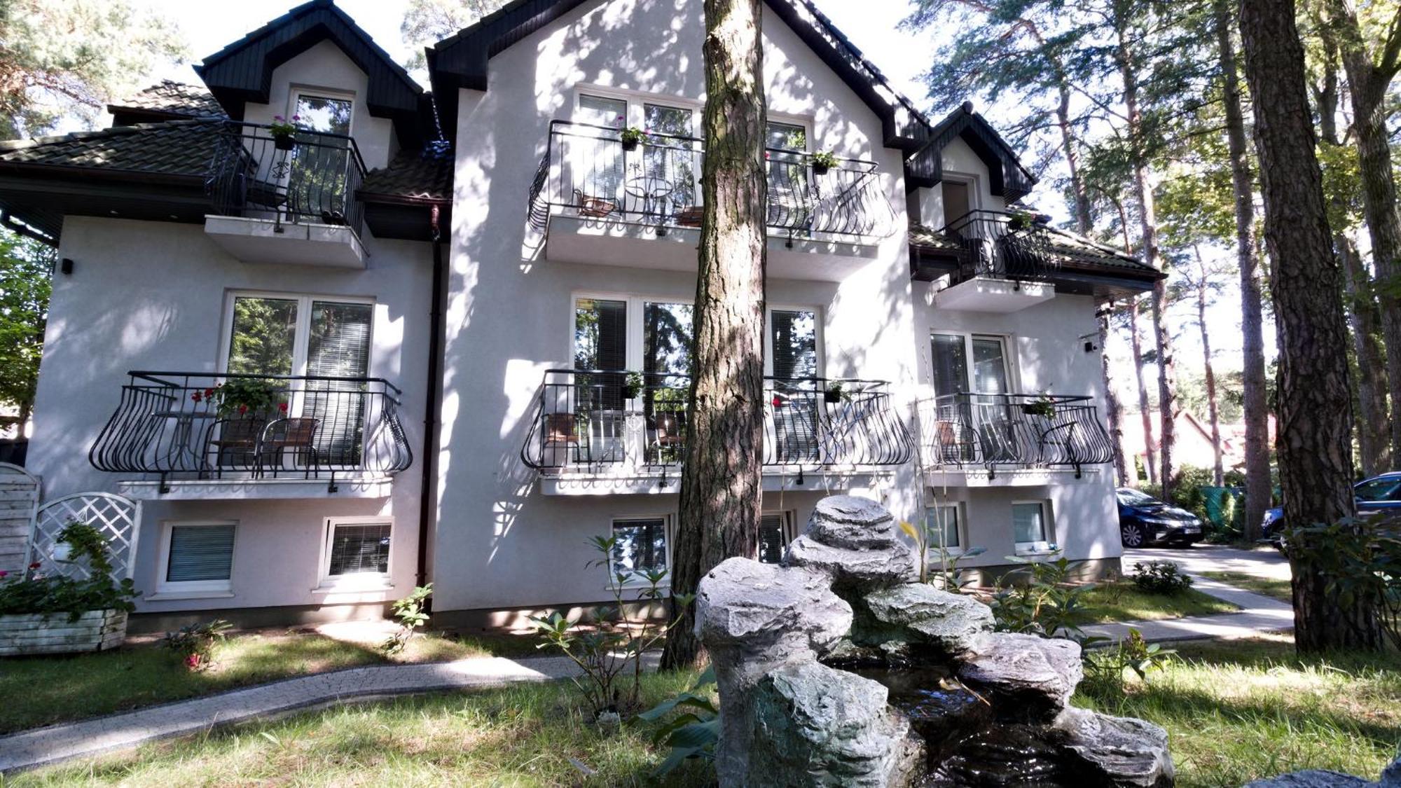 Lc Pokoje & Apartamenty Pobierowo Exterior photo